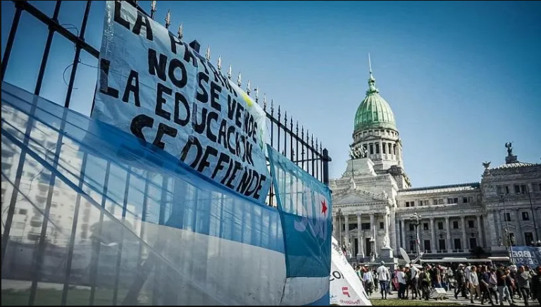 DESDE EL GOBIERNO SE MOSTRARON INDIFERENTES A LA PROTESTA UNIVERSITARIA